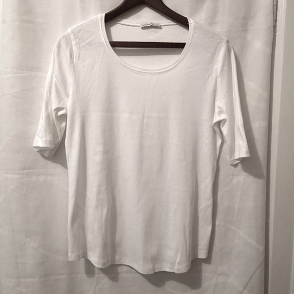 3/$20 Woolworths short sleeve top - Picture 2 of 8